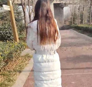 偷约嫂子去公园