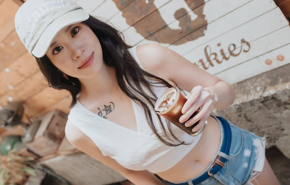 女子圖鑑an9tv-075人氣咖啡館的美人老闆娘33歲D罩杯真乳被抽插直到射精