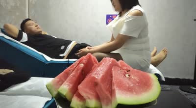 个体户小老板按摩店被技师引诱操逼-燕姐