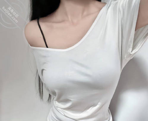 半夜老妈喝醉走错门了跑到我的房间精虫上脑就把老妈给强奸了