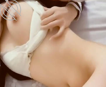 姐姐穿学院风齐逼小短裙加黑丝袜勾引我