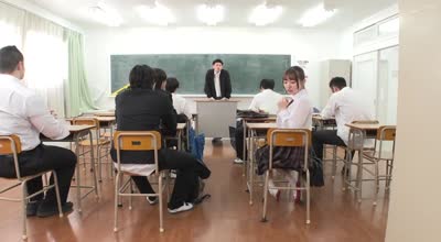 HUNTC-214 日替わり中出し当番 ボクたちの学校には、女子が毎日日替わりで中出しさせてくれる「中出し当番制」があるおかげで休み時間も授業中も中出しSEXし放題！