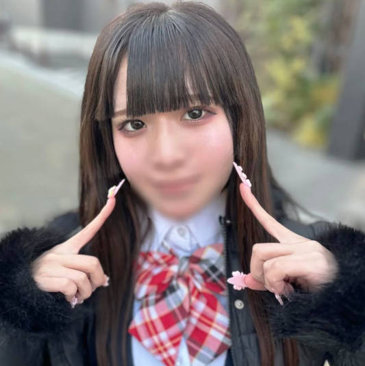 FC2PPV-4667332 与19岁女性的青梅竹马的秘密约会