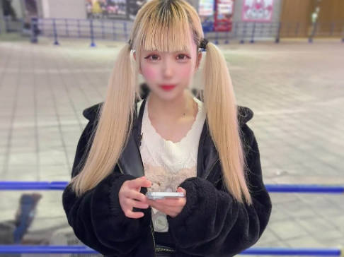 FC2PPV-4655669 G罩杯逃税咖啡店女孩