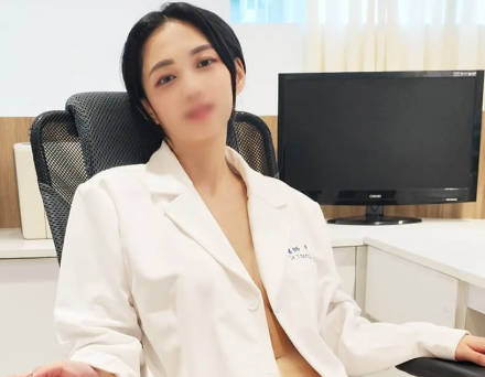 FC2PPV-4608859 女医生用手淫和女牛仔姿势挑衅她的病人