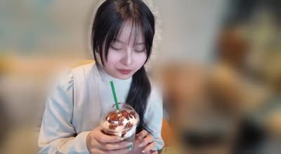 FC2PPV-4837636在乡村长大的女演员