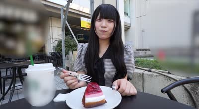 FC2PPV-4747741纯真的可爱和敏感的19岁少女