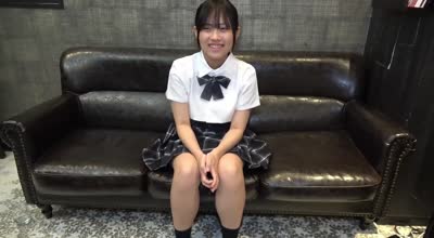 FC2PPV-4772529她被男人包围并第一次接受了颜射和中出